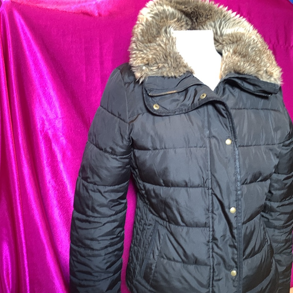 Old Navy size, extra small, puffy, black jacket, faux fur collar - Picture 4 of 6